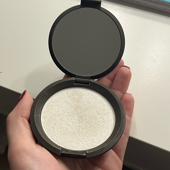 HOST PICK 🤍Becca Pearl Highlighter - Picture 2 of 3